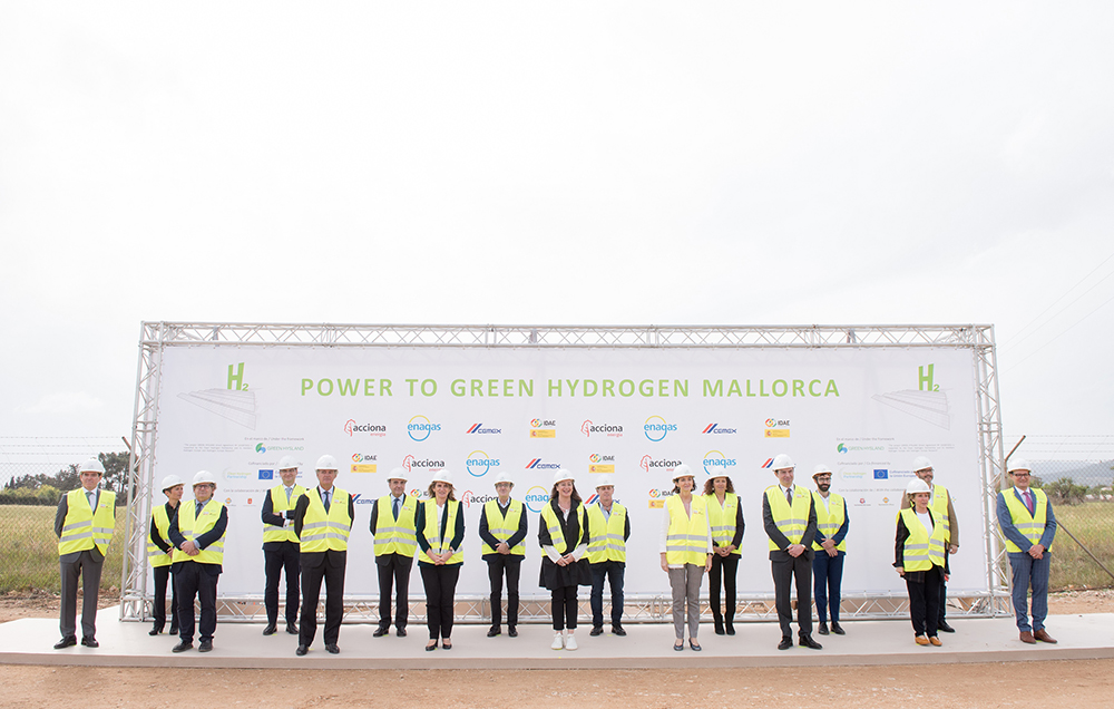 VICE PRESIDENT TERESA RIBERA INAUGURATES SPAIN’S FIRST INDUSTRIAL RENEWABLE HYDROGEN PLANT IN LLOSETA (MALLORCA)