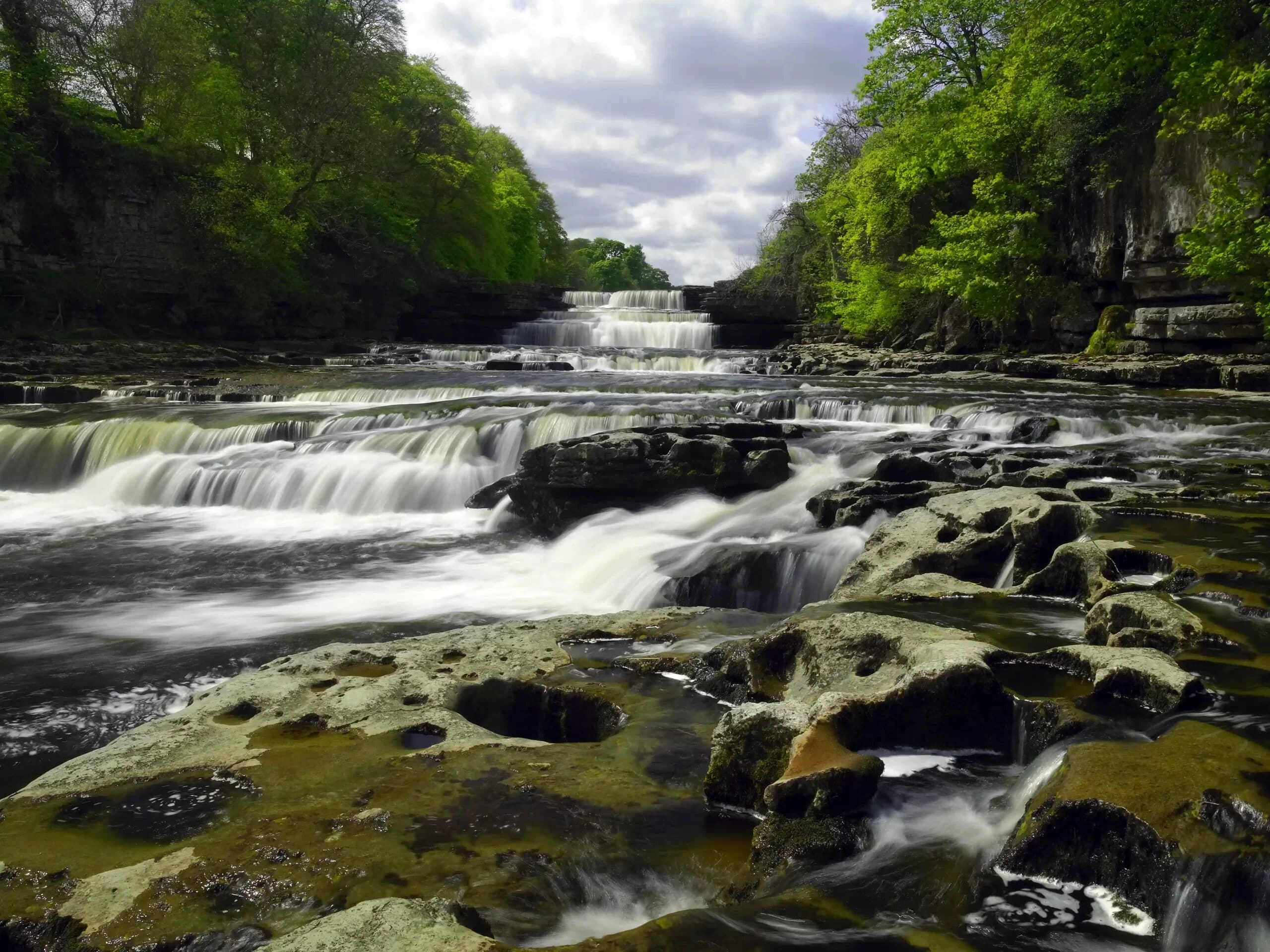 aysgarth falls yorkshire dales united kingdom 2022 11 14 02 06 14 utc2 scaled min