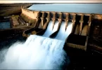 list the advantages and disadvantages of hydropower