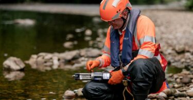 SOCOTEC technician conducting river water quality monitoring as part of the company’s new contract with Yorkshire Water.