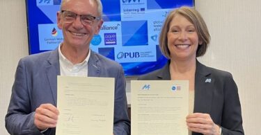 The Water Council Executive Director Karen Frost and Eric Servat sign a memorandum of action strengthening collaboration between water technology clusters in the U.S. and France.