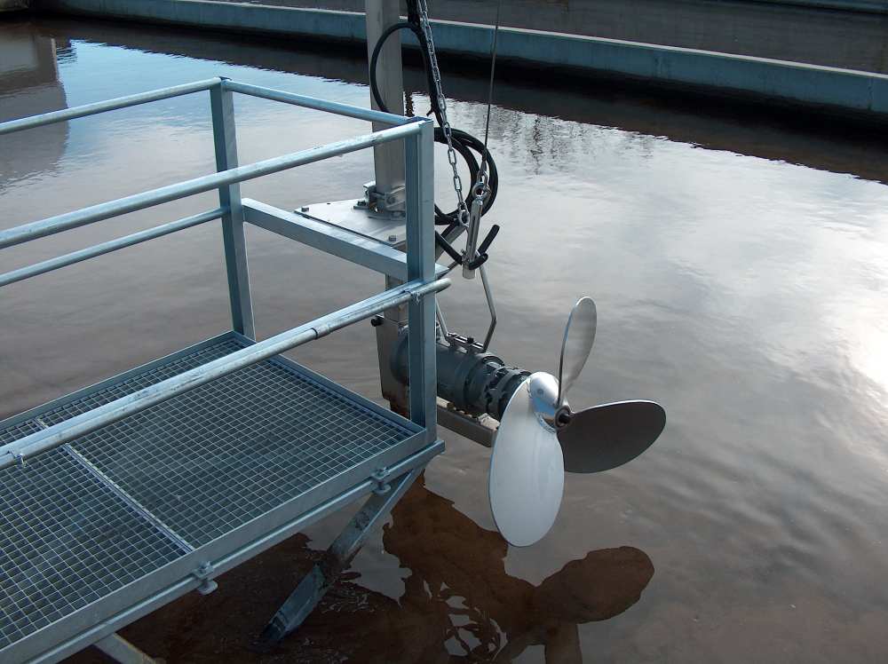 Landia submersible mixer installed with service platform at a wastewater oxidation ditch in Montana