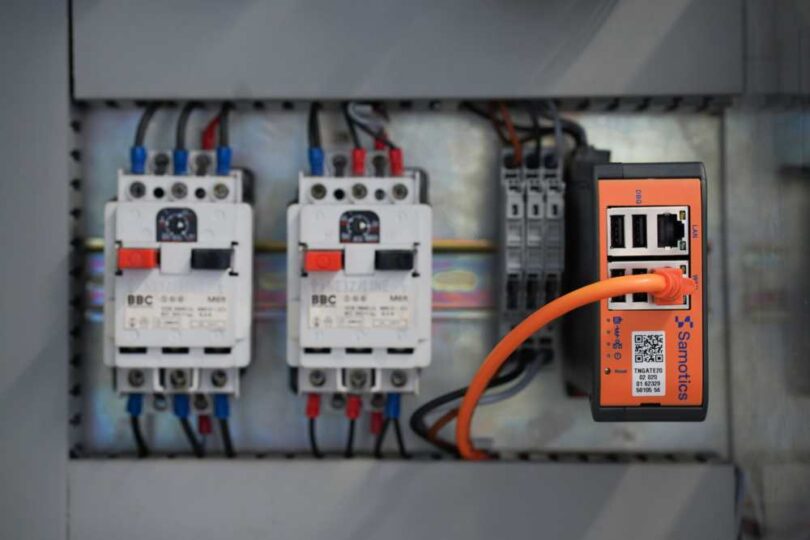 Samotics SAM4 data acquisition device installed inside a motor control cabinet with connected wiring.