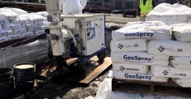 LOCTITE GeoSpray geopolymer spray-applied pipe lining installation during large-diameter sewer rehabilitation project in Nashville
