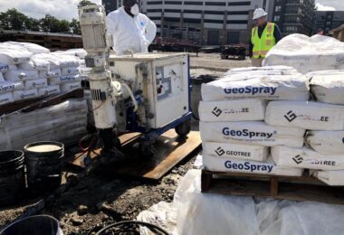 LOCTITE GeoSpray geopolymer spray-applied pipe lining installation during large-diameter sewer rehabilitation project in Nashville