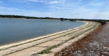 Bough Beech Reservoir under blue sky during hot weather