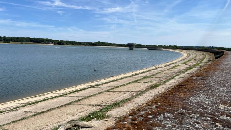 Bough Beech Reservoir under blue sky during hot weather