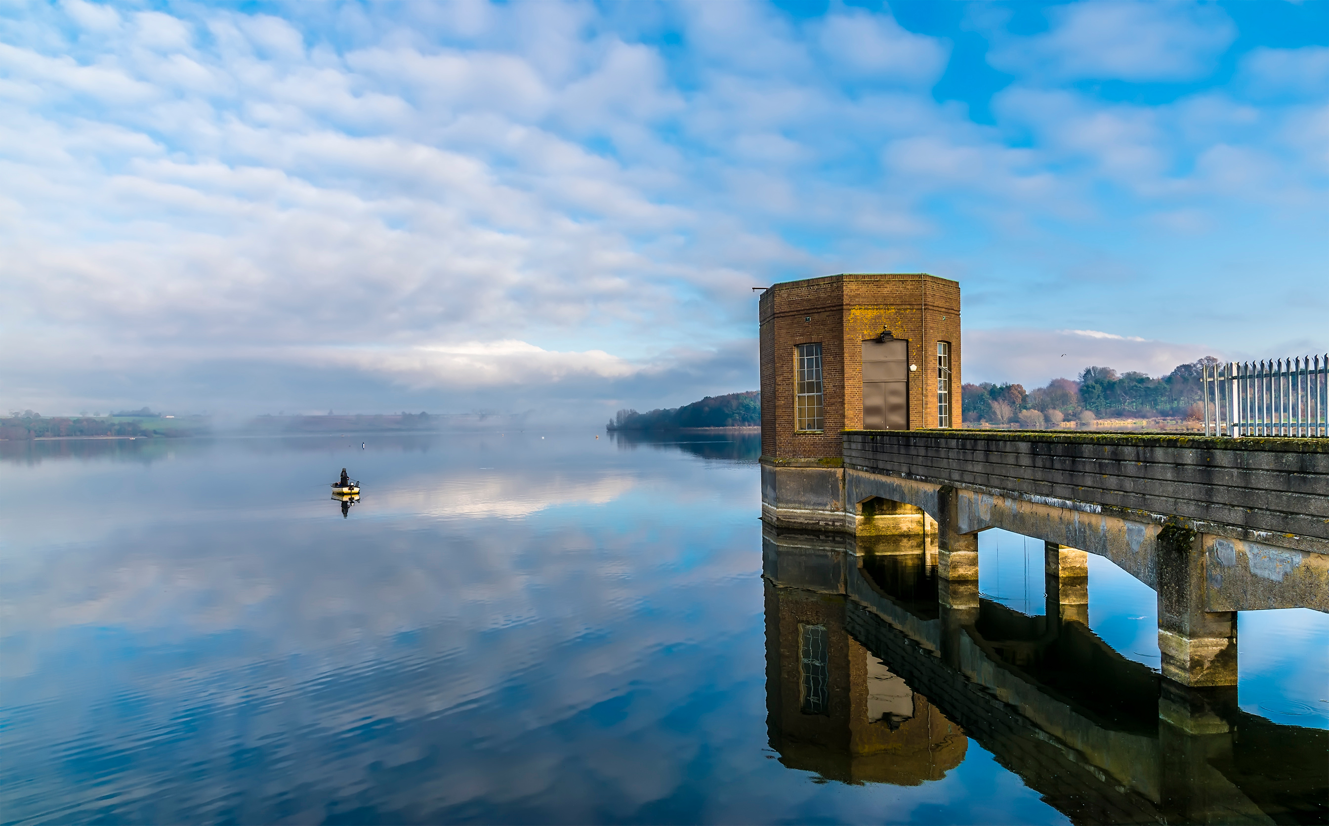 Pitsford Reservoir Pump Station beside a reservoir