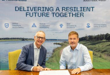 Mike McNicolas of AtkinsRéalis and John Halsall of South East Water at framework signing